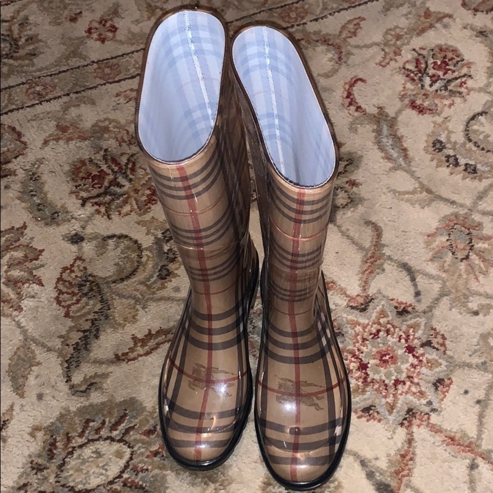 Burberry rain boots - Picture 3 of 3